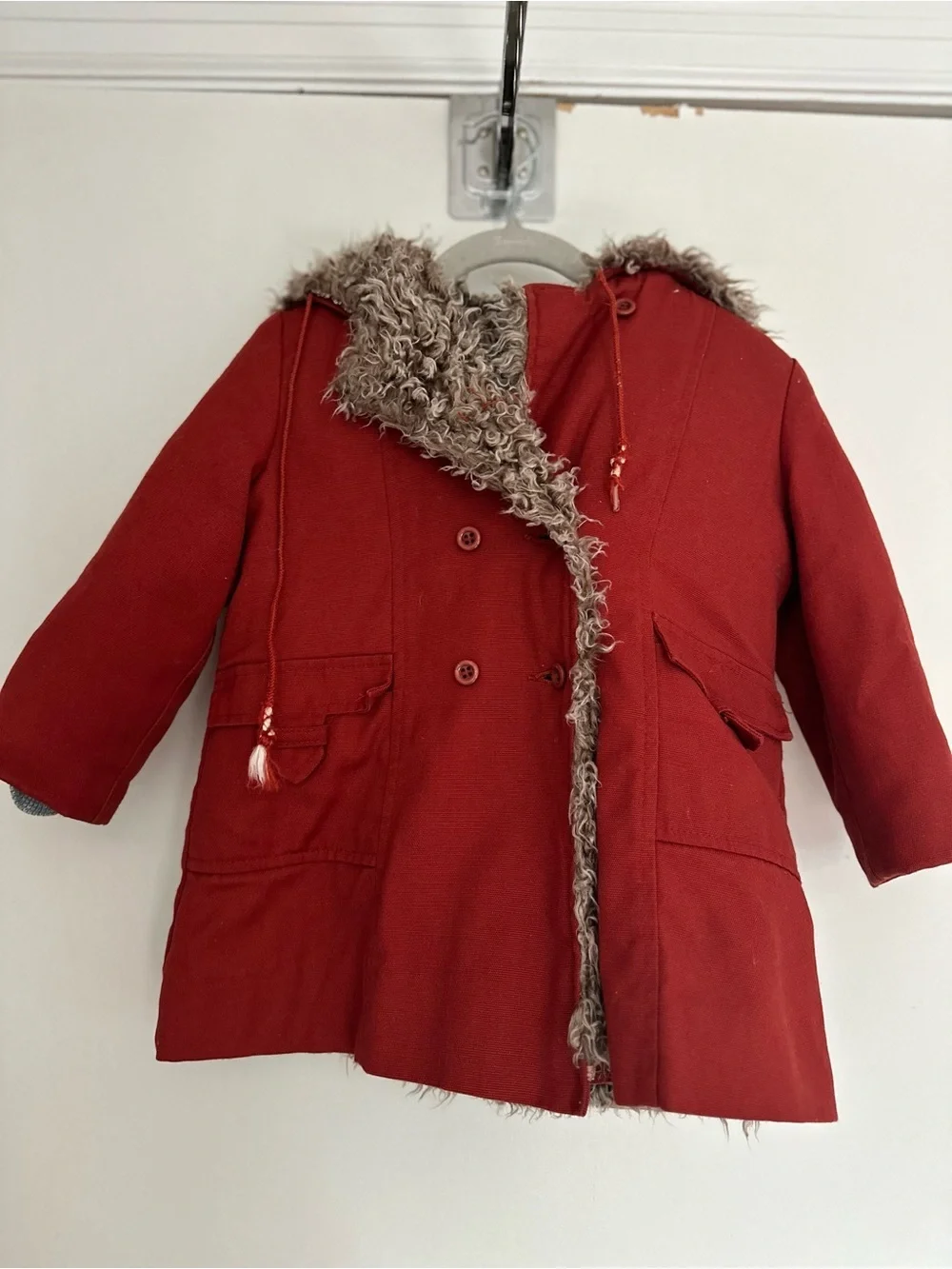 VTG 60s Kids Rainbow faux fur Lined Red canvas Hooded Parka Winter jacket.